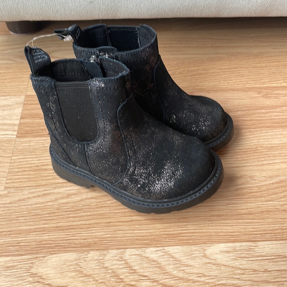 Ugg Bolden Metallic kids size 6